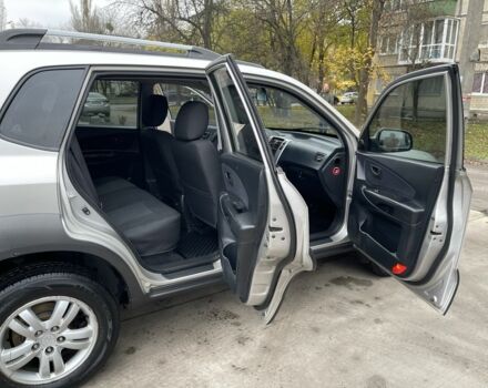 Серый Хендай Туксон, объемом двигателя 2 л и пробегом 290 тыс. км за 6400 $, фото 12 на Automoto.ua