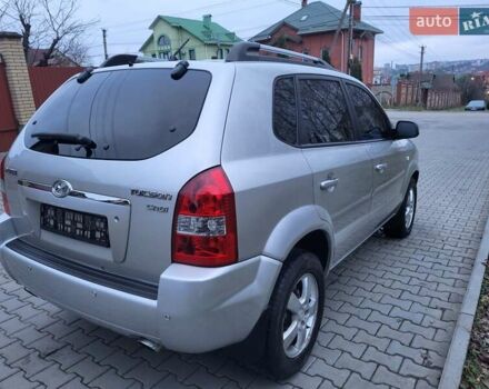 Серый Хендай Туксон, объемом двигателя 2 л и пробегом 240 тыс. км за 8300 $, фото 35 на Automoto.ua