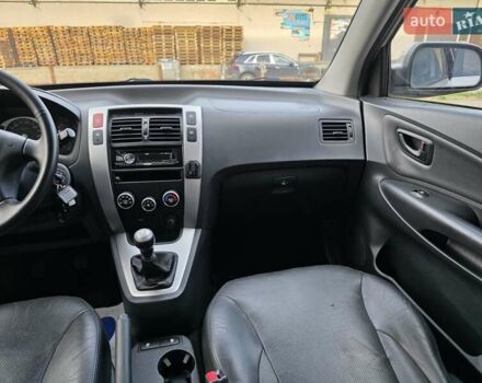 Хендай Туксон 2007 в Луцке на Automoto.ua Серый Хендай Туксон, объемом двигателя 1.98 л и пробегом 120 тыс. км за 7799 $, фото 36 на Automoto.ua