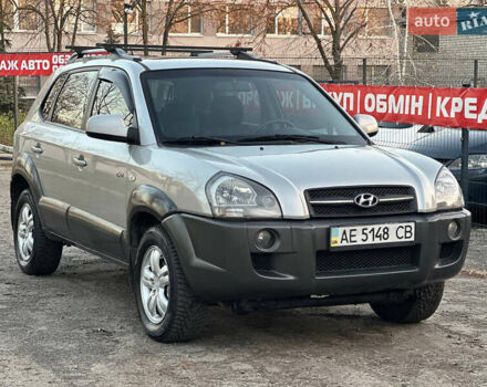 Серый Хендай Туксон, объемом двигателя 1.98 л и пробегом 167 тыс. км за 7300 $, фото 3 на Automoto.ua