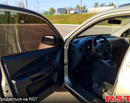 Сірий Хендай Туксон, об'ємом двигуна 2 л та пробігом 130 тис. км за 7600 $, фото 6 на Automoto.ua