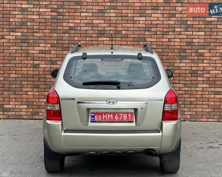 Серый Хендай Туксон, объемом двигателя 2 л и пробегом 271 тыс. км за 7400 $, фото 5 на Automoto.ua