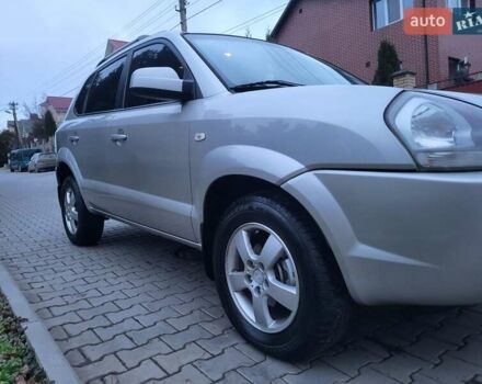 Серый Хендай Туксон, объемом двигателя 2 л и пробегом 240 тыс. км за 8300 $, фото 25 на Automoto.ua