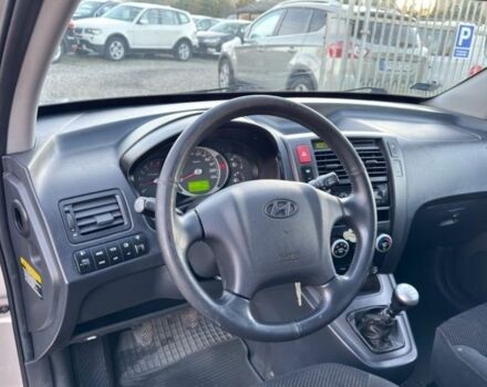 Сірий Хендай Туксон, об'ємом двигуна 2 л та пробігом 233 тис. км за 2350 $, фото 6 на Automoto.ua