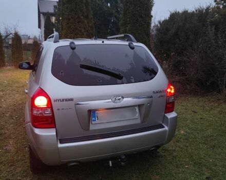 Серый Хендай Туксон, объемом двигателя 2 л и пробегом 310 тыс. км за 3658 $, фото 4 на Automoto.ua