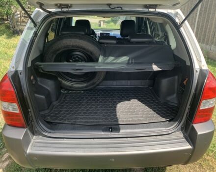 Серый Хендай Туксон, объемом двигателя 2 л и пробегом 228 тыс. км за 7400 $, фото 17 на Automoto.ua