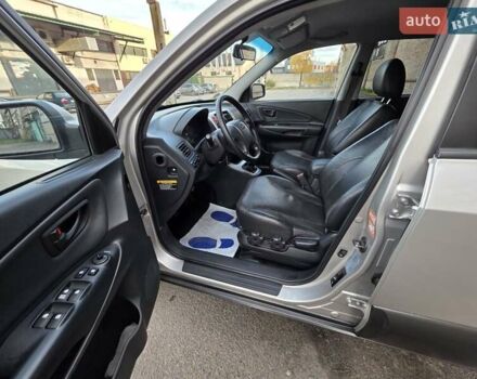 Хендай Туксон 2007 в Луцке на Automoto.ua Серый Хендай Туксон, объемом двигателя 1.98 л и пробегом 120 тыс. км за 7799 $, фото 19 на Automoto.ua