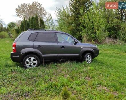 Серый Хендай Туксон, объемом двигателя 1.99 л и пробегом 184 тыс. км за 8300 $, фото 5 на Automoto.ua