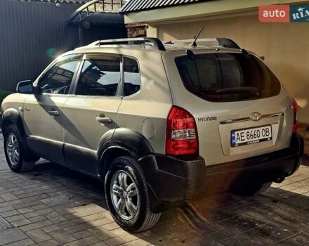 Сірий Хендай Туксон, об'ємом двигуна 2 л та пробігом 198 тис. км за 8250 $, фото 3 на Automoto.ua