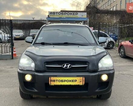 Сірий Хендай Туксон, об'ємом двигуна 1.98 л та пробігом 281 тис. км за 7200 $, фото 2 на Automoto.ua