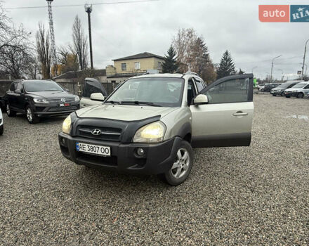 Сірий Хендай Туксон, об'ємом двигуна 1.98 л та пробігом 169 тис. км за 7890 $, фото 18 на Automoto.ua