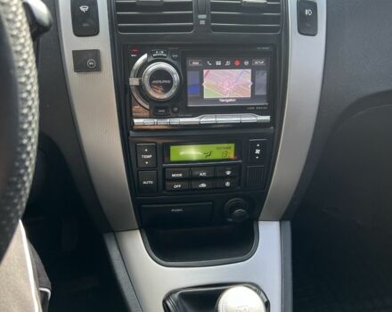 Сірий Хендай Туксон, об'ємом двигуна 2 л та пробігом 170 тис. км за 8700 $, фото 15 на Automoto.ua