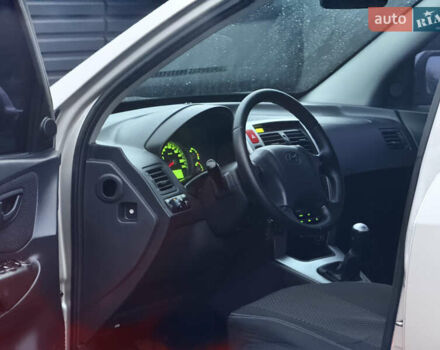 Сірий Хендай Туксон, об'ємом двигуна 2 л та пробігом 305 тис. км за 7350 $, фото 9 на Automoto.ua