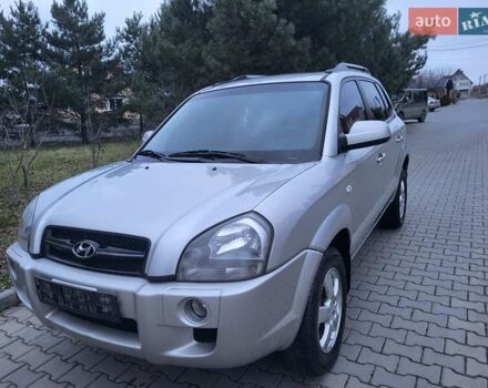 Серый Хендай Туксон, объемом двигателя 2 л и пробегом 240 тыс. км за 8300 $, фото 58 на Automoto.ua