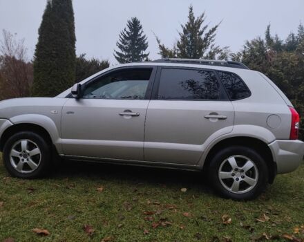 Серый Хендай Туксон, объемом двигателя 2 л и пробегом 310 тыс. км за 3658 $, фото 5 на Automoto.ua