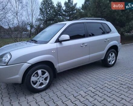 Серый Хендай Туксон, объемом двигателя 2 л и пробегом 240 тыс. км за 8300 $, фото 51 на Automoto.ua