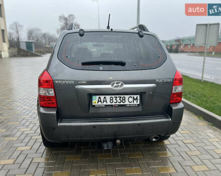 Серый Хендай Туксон, объемом двигателя 1.98 л и пробегом 242 тыс. км за 7499 $, фото 6 на Automoto.ua