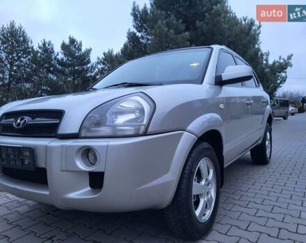Серый Хендай Туксон, объемом двигателя 2 л и пробегом 240 тыс. км за 8300 $, фото 57 на Automoto.ua