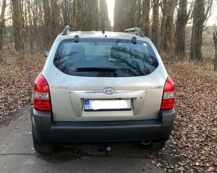Серый Хендай Туксон, объемом двигателя 2 л и пробегом 345 тыс. км за 6700 $, фото 5 на Automoto.ua