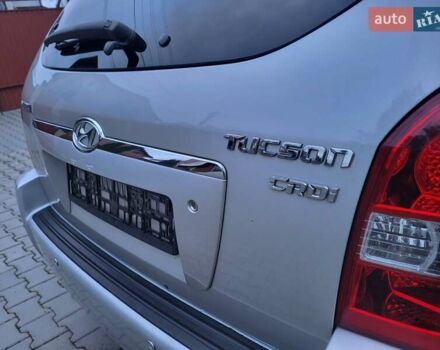 Серый Хендай Туксон, объемом двигателя 2 л и пробегом 240 тыс. км за 8300 $, фото 40 на Automoto.ua
