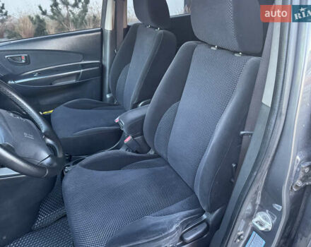 Серый Хендай Туксон, объемом двигателя 1.99 л и пробегом 315 тыс. км за 7300 $, фото 16 на Automoto.ua