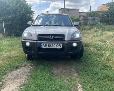 Серый Хендай Туксон, объемом двигателя 2 л и пробегом 228 тыс. км за 7400 $, фото 1 на Automoto.ua