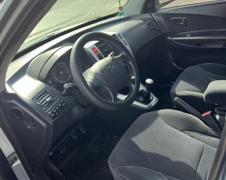 Сірий Хендай Туксон, об'ємом двигуна 2 л та пробігом 170 тис. км за 8700 $, фото 9 на Automoto.ua