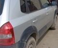 Серый Хендай Туксон, объемом двигателя 2 л и пробегом 203 тыс. км за 9200 $, фото 3 на Automoto.ua