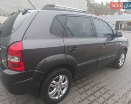 Сірий Хендай Туксон, об'ємом двигуна 2 л та пробігом 190 тис. км за 8600 $, фото 33 на Automoto.ua