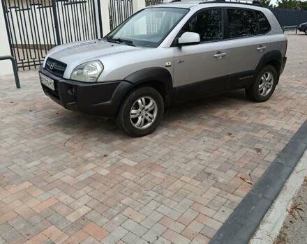 Сірий Хендай Туксон, об'ємом двигуна 2 л та пробігом 335 тис. км за 7200 $, фото 2 на Automoto.ua
