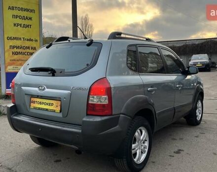 Сірий Хендай Туксон, об'ємом двигуна 1.98 л та пробігом 281 тис. км за 7200 $, фото 4 на Automoto.ua