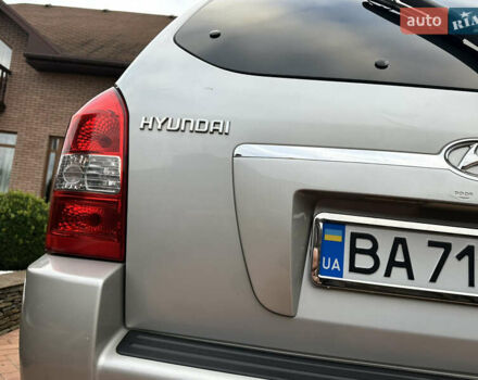 Серый Хендай Туксон, объемом двигателя 1.98 л и пробегом 217 тыс. км за 8500 $, фото 10 на Automoto.ua