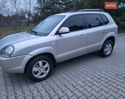 Серый Хендай Туксон, объемом двигателя 2 л и пробегом 240 тыс. км за 8300 $, фото 49 на Automoto.ua