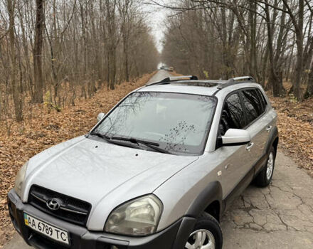 Серый Хендай Туксон, объемом двигателя 1.98 л и пробегом 269 тыс. км за 7100 $, фото 1 на Automoto.ua