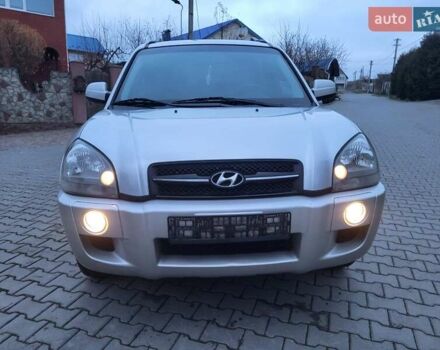 Серый Хендай Туксон, объемом двигателя 2 л и пробегом 240 тыс. км за 8300 $, фото 18 на Automoto.ua