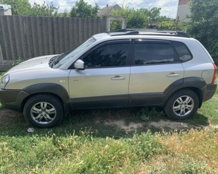 Серый Хендай Туксон, объемом двигателя 2 л и пробегом 228 тыс. км за 7400 $, фото 3 на Automoto.ua