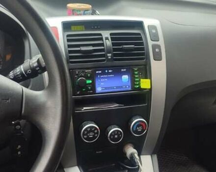 Серый Хендай Туксон, объемом двигателя 1.98 л и пробегом 169 тыс. км за 7500 $, фото 12 на Automoto.ua