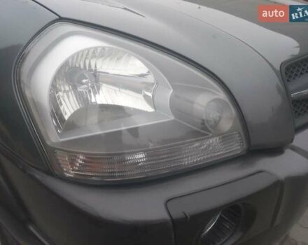 Сірий Хендай Туксон, об'ємом двигуна 2 л та пробігом 190 тис. км за 8600 $, фото 40 на Automoto.ua