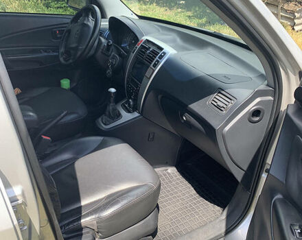 Сірий Хендай Туксон, об'ємом двигуна 1.98 л та пробігом 227 тис. км за 7500 $, фото 18 на Automoto.ua