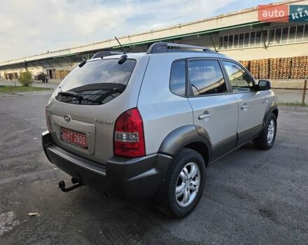 Хендай Туксон 2007 в Луцке на Automoto.ua Серый Хендай Туксон, объемом двигателя 1.98 л и пробегом 120 тыс. км за 7799 $, фото 9 на Automoto.ua