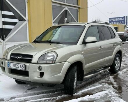 Серый Хендай Туксон, объемом двигателя 2 л и пробегом 257 тыс. км за 6500 $, фото 4 на Automoto.ua