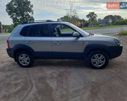 Хендай Туксон 2007 в Житомире на Automoto.ua Серый Хендай Туксон, объемом двигателя 2 л и пробегом 240 тыс. км за 7499 $, фото 8 на Automoto.ua