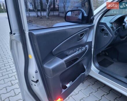 Серый Хендай Туксон, объемом двигателя 2 л и пробегом 240 тыс. км за 8300 $, фото 141 на Automoto.ua