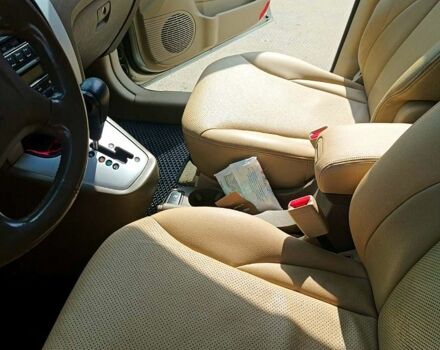 Сірий Хендай Туксон, об'ємом двигуна 2 л та пробігом 178 тис. км за 8500 $, фото 2 на Automoto.ua