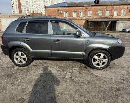 Хендай Туксон 2007 у Харкові на Automoto.ua Сірий Хендай Туксон, об'ємом двигуна 2 л та пробігом 211 тис. км за 4000 $, фото 1 на Automoto.ua