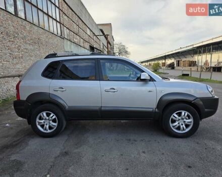 Хендай Туксон 2007 в Луцке на Automoto.ua Серый Хендай Туксон, объемом двигателя 1.98 л и пробегом 120 тыс. км за 7799 $, фото 7 на Automoto.ua