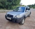 Серый Хендай Туксон, объемом двигателя 2 л и пробегом 240 тыс. км за 7500 $, фото 1 на Automoto.ua