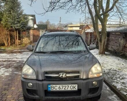 Серый Хендай Туксон, объемом двигателя 1.99 л и пробегом 181 тыс. км за 8700 $, фото 3 на Automoto.ua