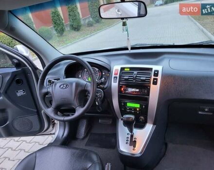 Серый Хендай Туксон, объемом двигателя 2 л и пробегом 240 тыс. км за 8300 $, фото 128 на Automoto.ua