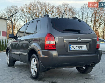 Серый Хендай Туксон, объемом двигателя 1.99 л и пробегом 315 тыс. км за 7300 $, фото 7 на Automoto.ua